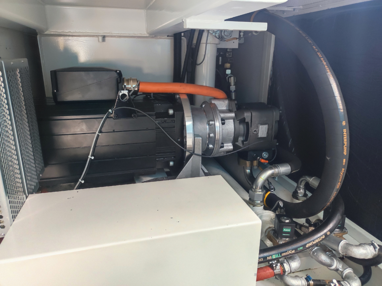 Installation of ksph hydraut pump on plastic injection press